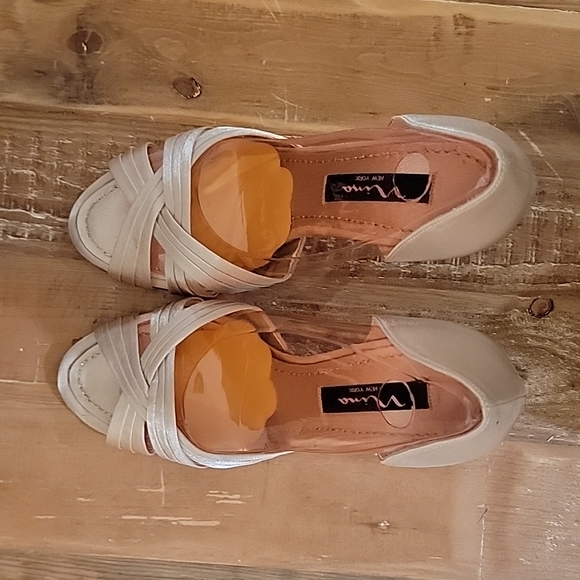 NWB NINA "Cadence" in Gold Royal Satin Criss-cross Toe Slip-on Heels Size:9 - Picture 5 of 10